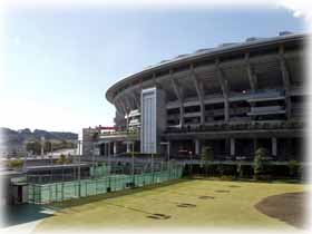 横浜ラポールに隣接する国際競技場